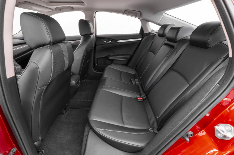 Интерьер Honda Civic Sedan (FC) 2018 года  (NA) (фото 16 из 51)